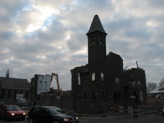 Raaks: sloop kerk De Hoeksteen