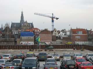 Vrij uitzicht op de Bavo vanaf de Leidsevaart